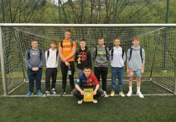 Awans chłopców na zawody powiatowe w piłce nożnej!