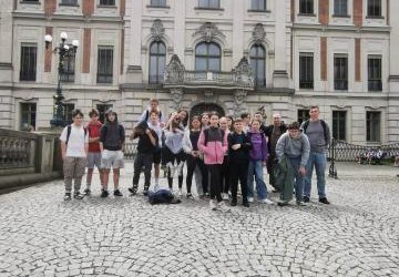 Klasa 7 w Zamku w Pszczynie i nie tylko – dzień pełen historii i przyrody