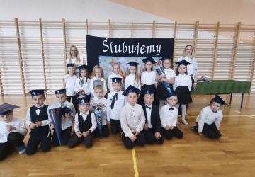 Ślubowanie uczniów klasy pierwszej