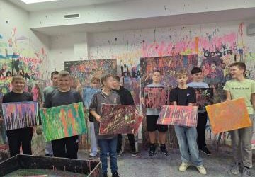 Kolorowa przygoda klasy VII w Nowym Targu – historia, sztuka i kreatywność w jednym dniu!