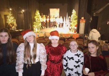 Sukcesy naszych uczennic w XII Międzyszkolnym Konkursie  Piosenki Świątecznej Obcojęzycznej