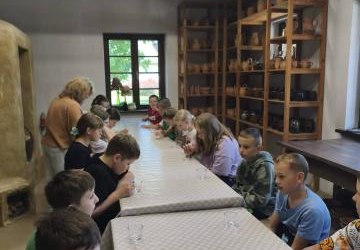 Klasa IVa i IVb na wspólnej wycieczce w Miasteczku Galicyjskim i w Parku Trampolin