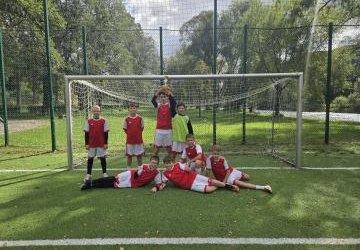 Piłkarskie emocje w klasach 4–6!